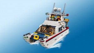 lego-vacation-getaways-motorboat
